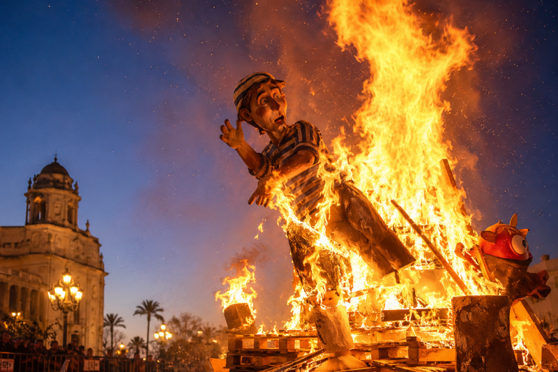 Los Juanillos 2026 en Cádiz: programación completa de las quemas del 23 de junio