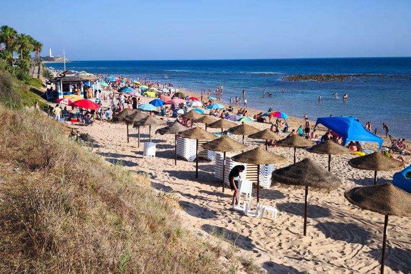 Un fin de semana perfecto en Zahora: camping, playa, el Faro de Trafalgar y un atardecer inolvidable